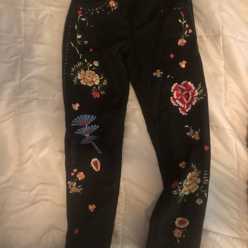 Alice + Olivia 5 pocket Embroidered Black Skinny Jean